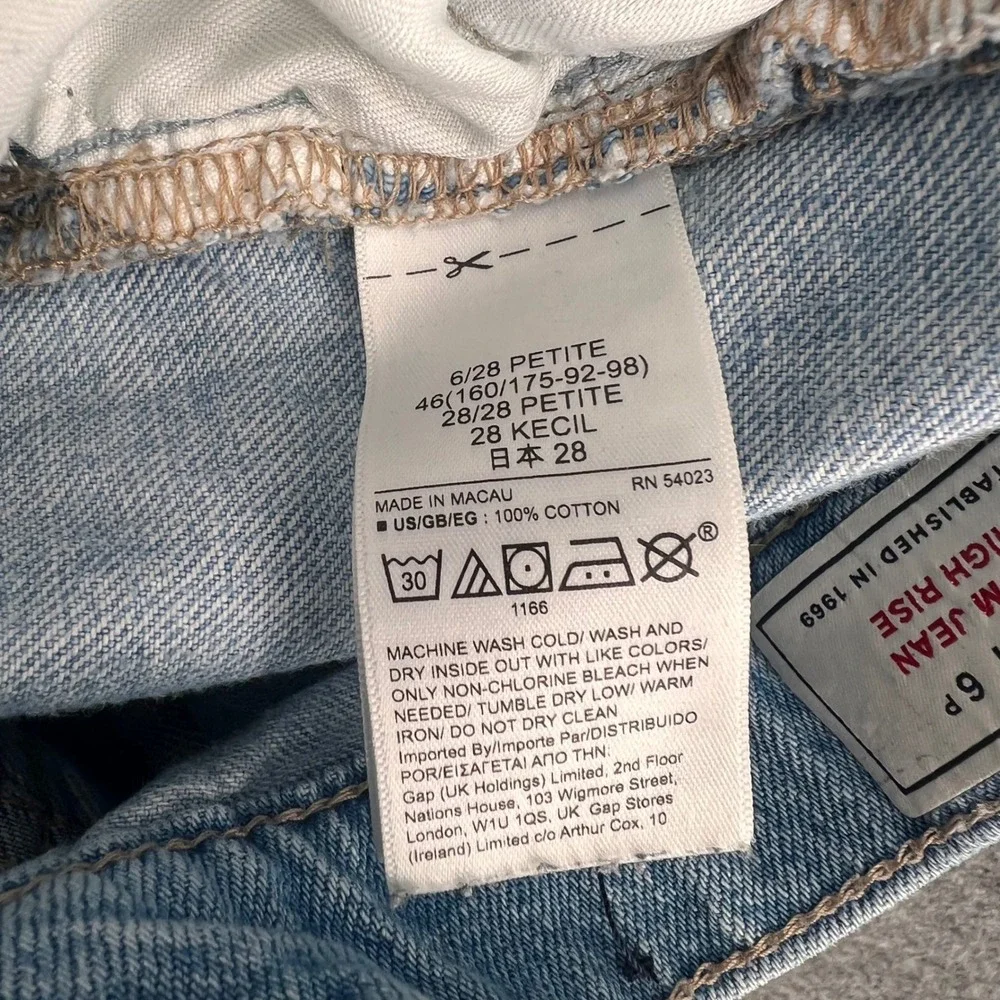 Gap‎ Denim Mom Jean High Rise Light Wash Tapered Leg Womens 6P 28 Petite